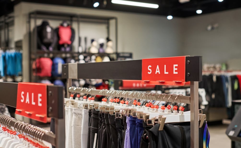 ¿Qué hacer si una tienda no respeta la promoción del Buen Fin 2025? Esto dice la Profeco. (Foto: Canva)