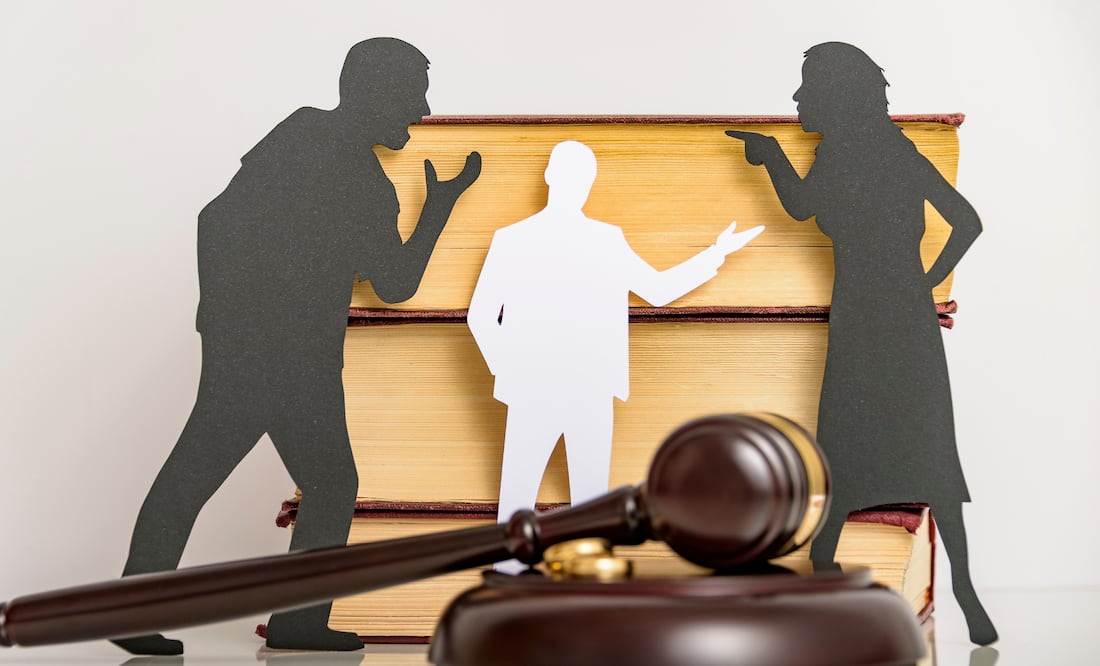 La convocatoria de la Fiscalía de Puebla ofrece 30 plazas para licenciados en Derecho que buscan servir a la sociedad desde un enfoque humano y restaurativo (Foto: Canva)