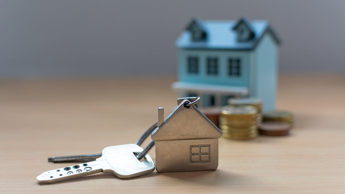 Consultar tu saldo Infonavit es tan importante como saber cuánto tienes en el banco (Foto: Canva)
