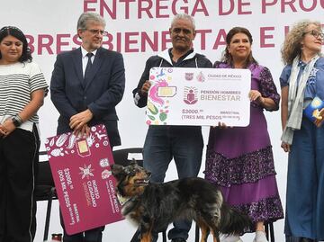 Clara Brugada entrega la Pensión Hombres Bienestar de 60 a 64 años en CDMX