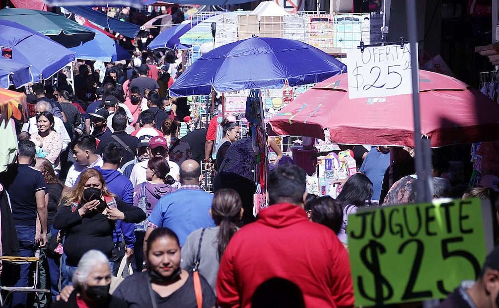 Clara Brugada anuncia reordenamiento del comercio informal en el Centro Histórico de CDMX. (Foto: Cuartoscuro)