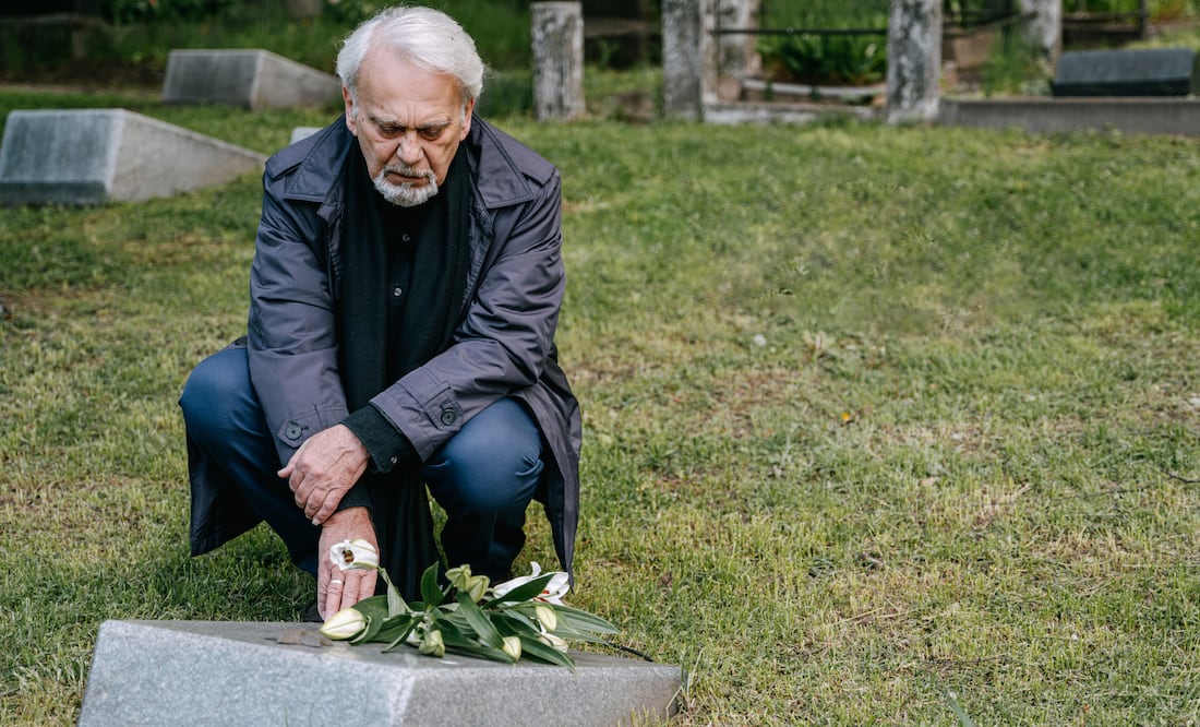 Los panteones en CDMX cobran cuotas por uso de espacios y servicios (Foto: Canva)