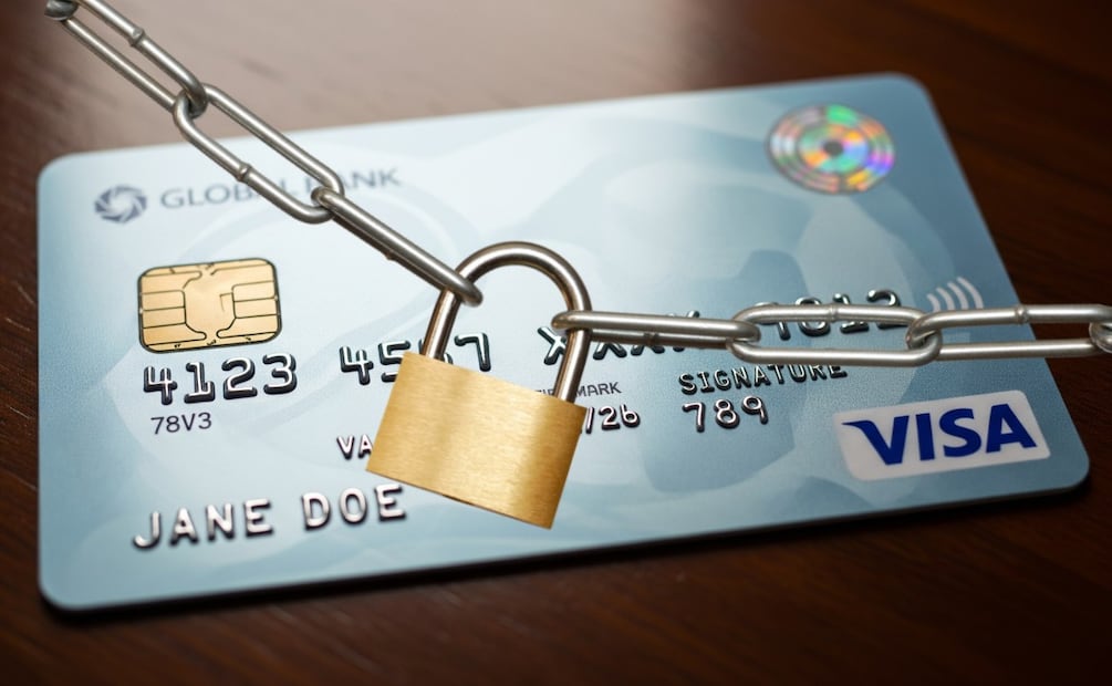 BBVA, Banorte, Banamex o Santander: Por qué el SAT podría bloquear tu cuenta en septiembre. (Foto: Creada con IA)