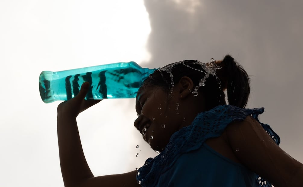 ¿Por qué se suspenden las clases por calor extremo en México en mayo 2025? (Foto: DeDinero)