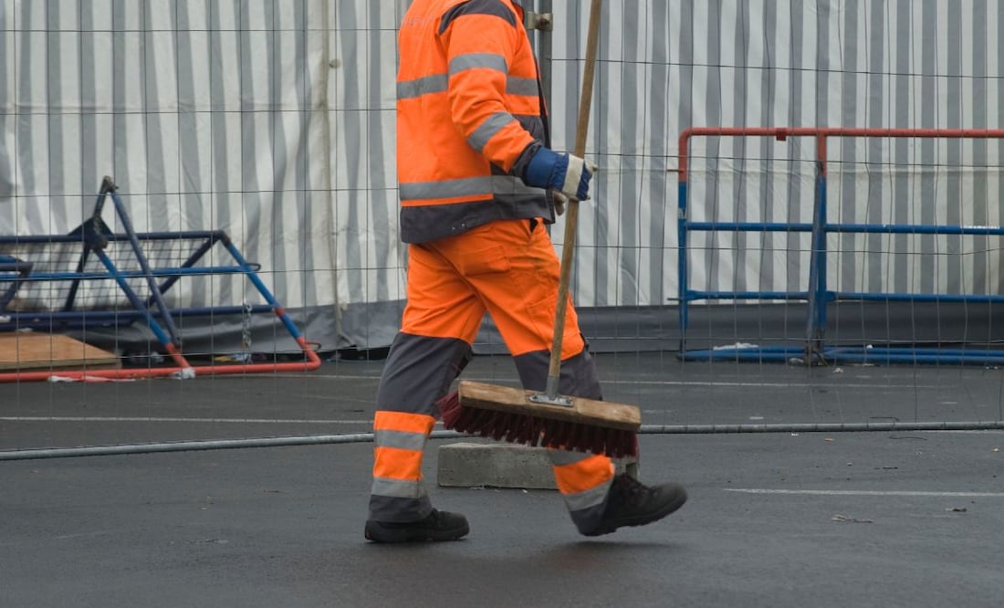 ¿Qué beneficios tiene un barrendero? (Foto: DeDinero)