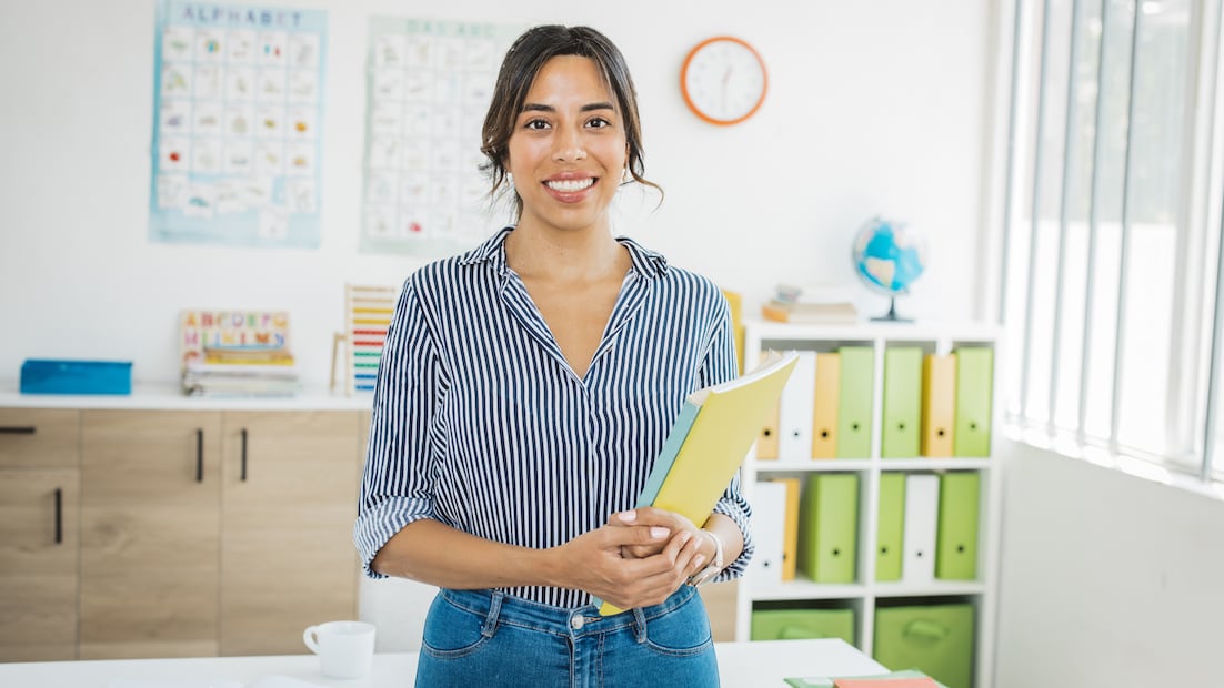 Figuras educativas del CONAFE ahora podrán estudiar desde su comunidad una licenciatura (Foto: Canva)
