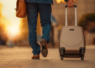 ¿Cómo empezar a viajar con poco dinero? Explora el mundo sin pagar hospedaje y otros secretos