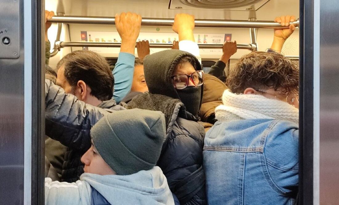 Toma precauciones, se reportan saturaciones en algunas estaciones de diferentes Líneas del Metro. (Foto:Redes Sociales)