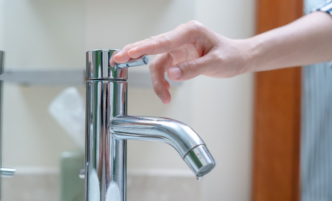 Conoce cómo puedes ahorrarte unos pesos en el recibo del agua. (Foto: DeDinero)