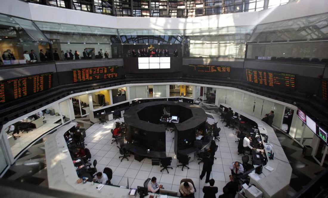 Interior de la sede de la Bolsa Mexicana de Valores, la cual opera desde hace más de 100 años. (Foto: DeDinero)