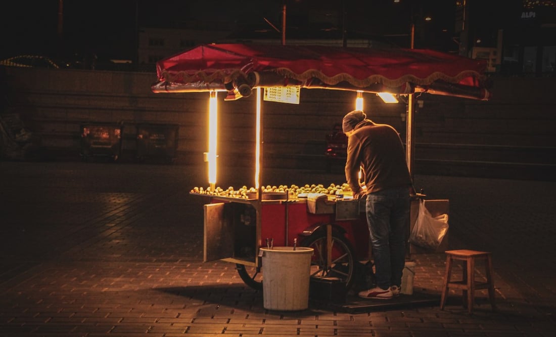¿Qué tipo de trabajo es el de los vendedores ambulantes? (Foto: DeDinero)