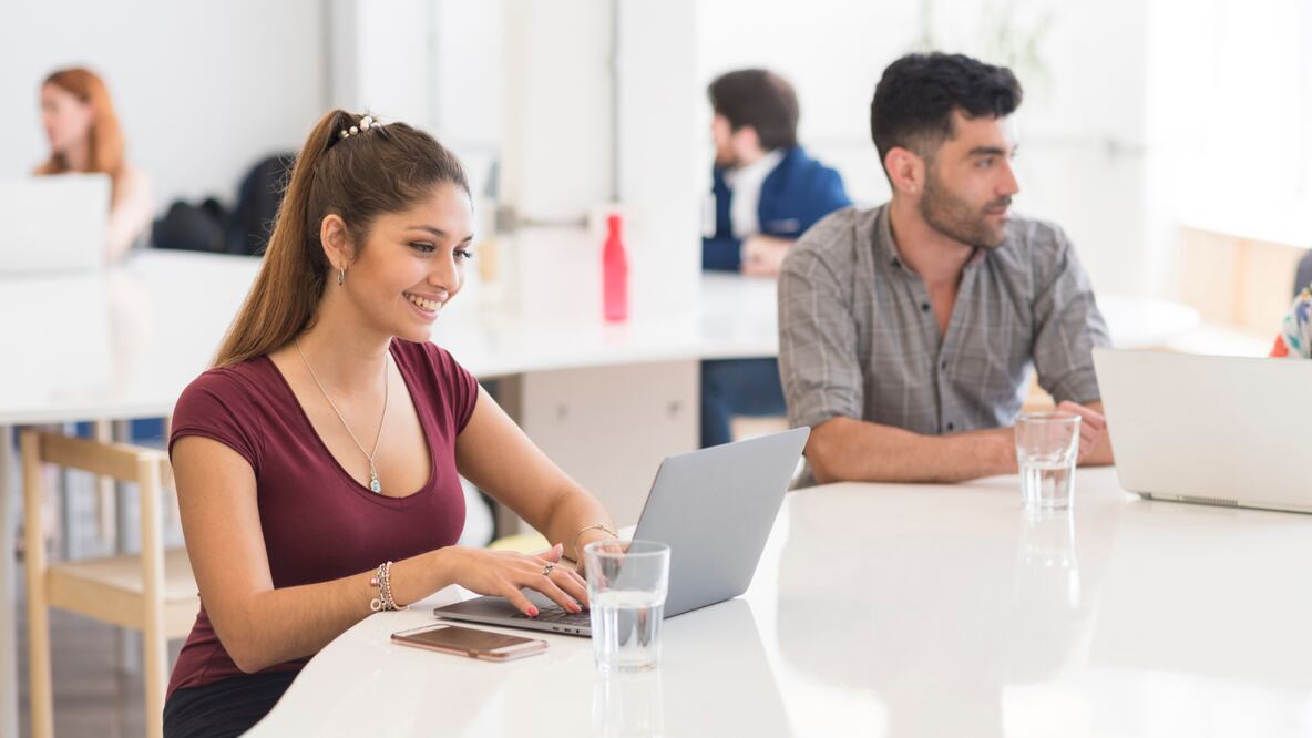 Celamex te capacita si tienes de 18 a 29 años de edad (Foto: Canva)