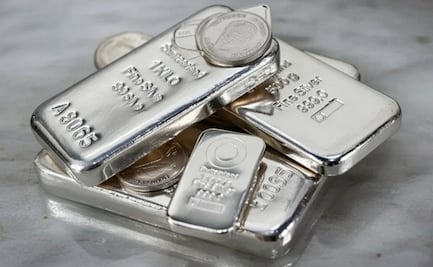 ¿Conviene invertir en plata en 2026? El metal sube 26% en dos semanas pese a caída