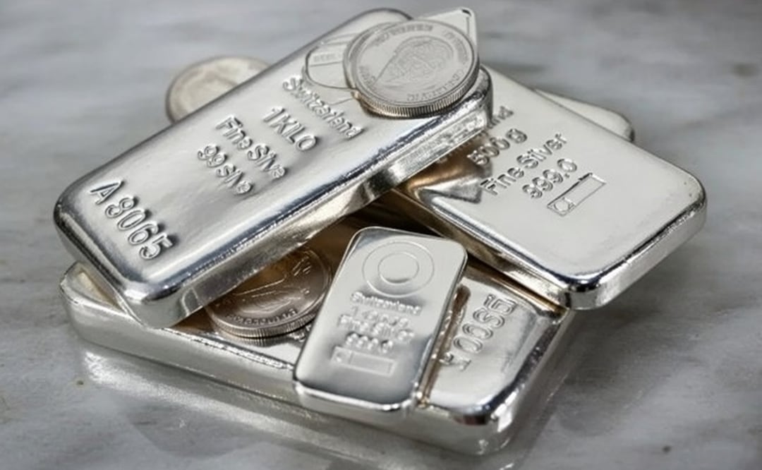 Plata en 2026: bajó 3.9% esta semana, pero sigue imparable. (Foto: Creada con IA)