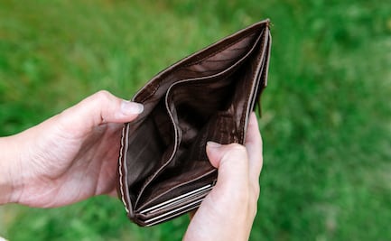 Hábitos que te hacen pobre a los 40 años: Evítalos para construir riqueza cada día