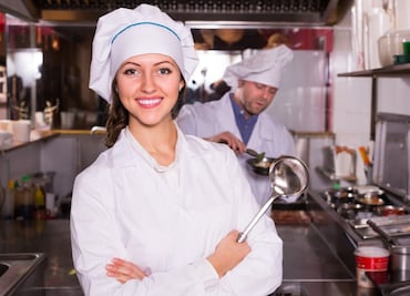 Canadá ofrece empleo para ayudante de cocina, sueldo de 30 mil pesos al mes y transporte incluido