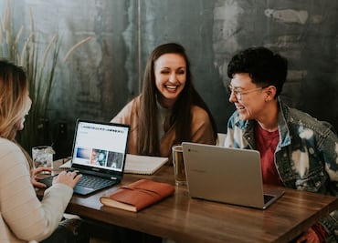 Así es como Harvard Business School incorpora casos de éxito del mundo real en su plan de estudios