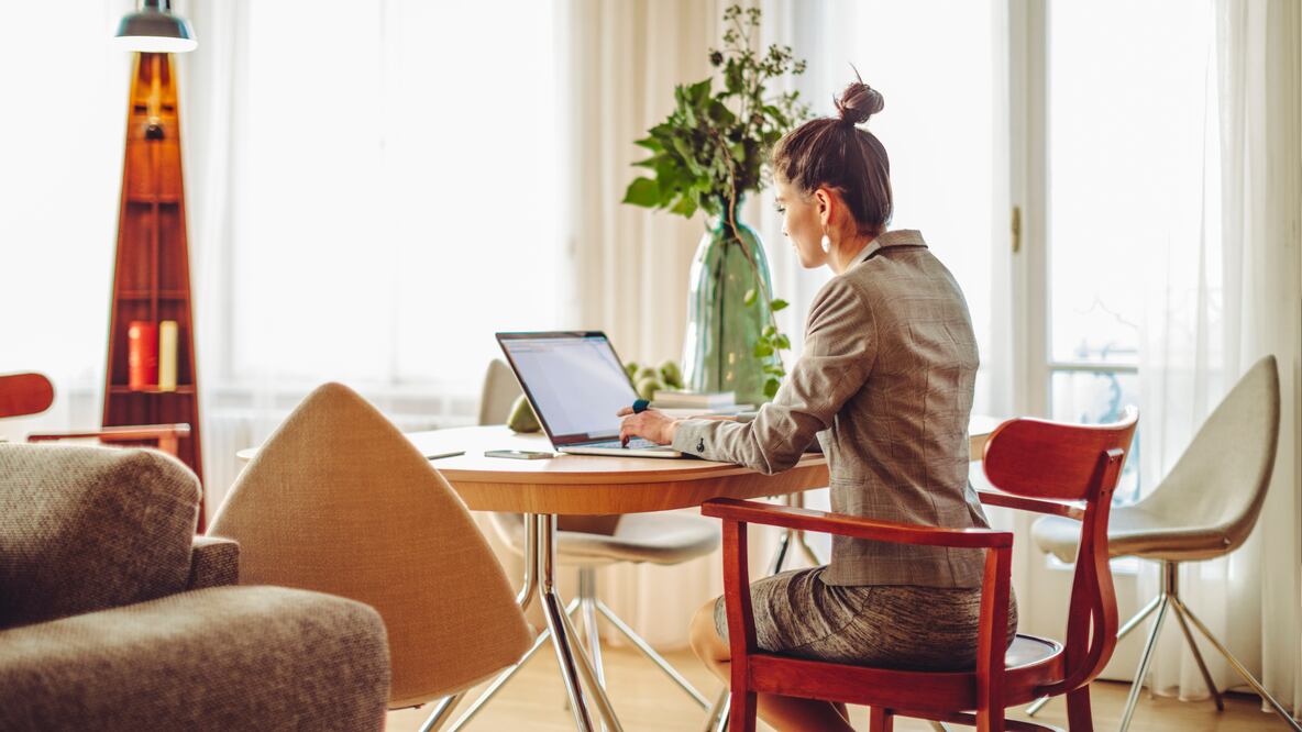 El trabajo remoto en México sigue dividiendo opiniones entre empresas y empleados, pese a sus beneficios comprobados (Foto: Canva)