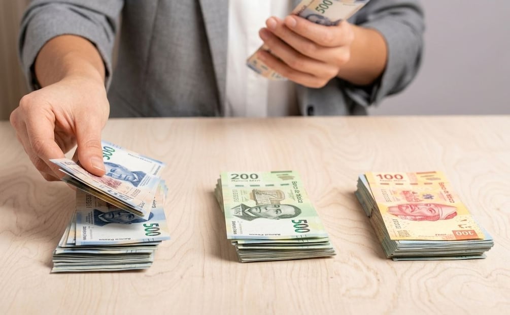 ¿Qué gana la persona que organiza una tanda? Conoce los beneficios y riesgos reales. (Foto: Creada con IA)