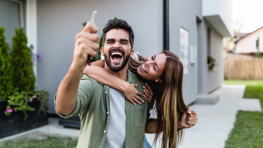 El crédito conyugal Fovissste-Infonavit permite que parejas del sector público y privado sumen sus créditos para comprar una vivienda (Foto: Canva)