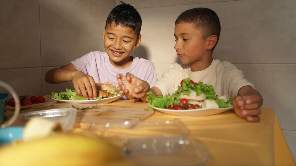 ¿Qué hacer cuando un niño no quiere comer verduras? (Foto: Canva)