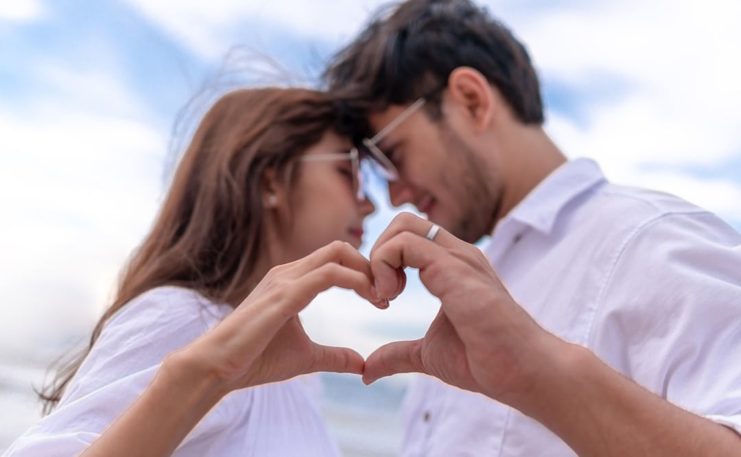 Hay muchas razones para pelearte con tu amorcito, que el dinero no sea una de ellas. (Foto: DeDinero)