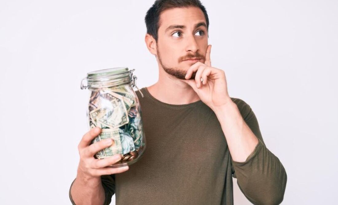 Saber cómo ahorrar después de los 30 es un arte diferente a hacerlo en la juventud. (Foto: Freepik.)