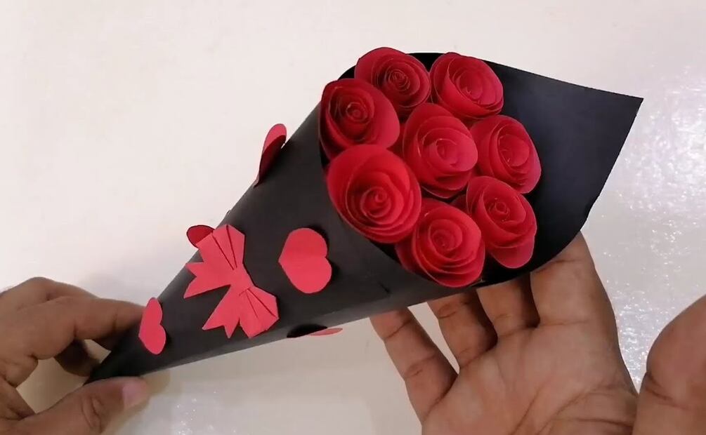 Ejemplo de ramo de flores de papel. (Foto: Captura de pantalla)