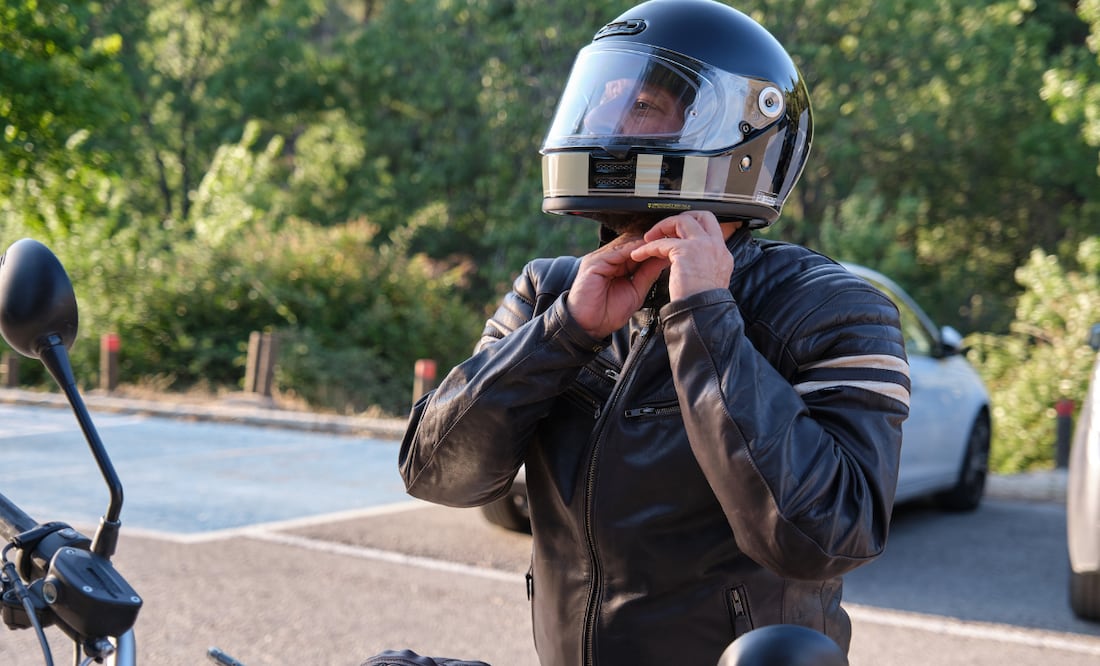 ¿De cuánto es la multa para motociclistas por no usar casco? (Foto: DeDinero)