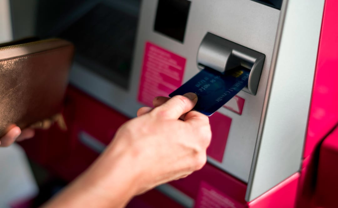 Puedes recibir tu salario, pensión y otras prestaciones en la institución de tu preferencia. (Foto: Freepik)