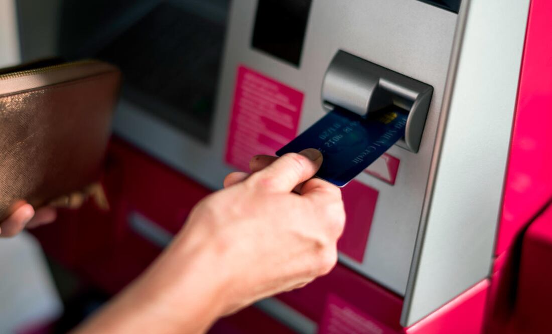 Puedes recibir tu salario, pensión y otras prestaciones en la institución de tu preferencia. (Foto: Freepik)