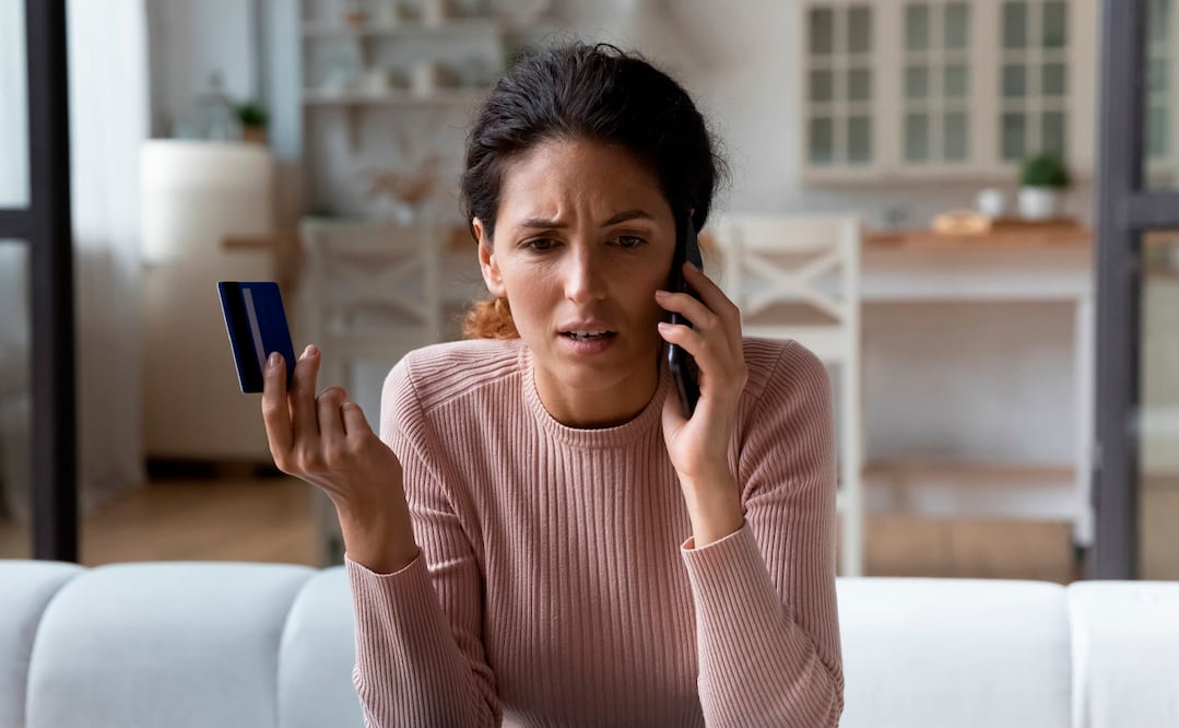 Los mensajes fraudulentos y las aplicaciones espía pueden poner en riesgo tus datos bancarios. Foto: iStock