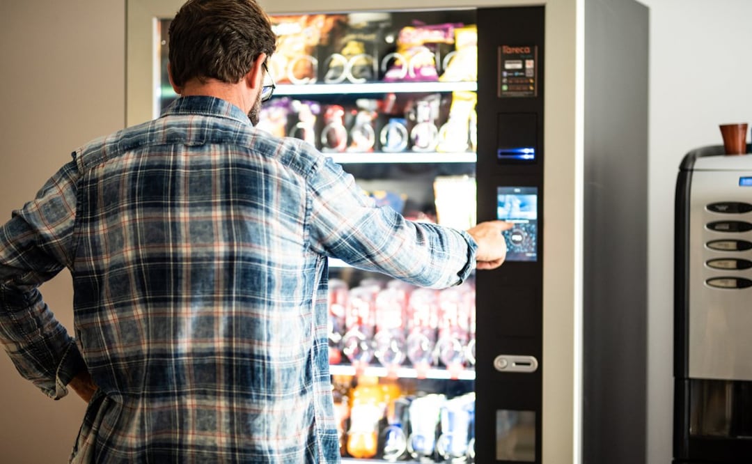 Conoce cuanto te cuesta tener una máquina expendedora en México. (Foto: DeDinero)