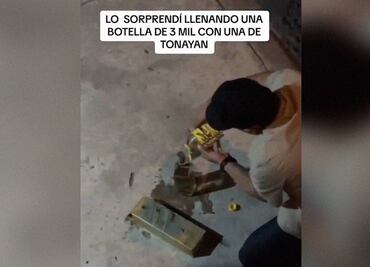 Captan a hombre llenando botella de mil 600 pesos con Tonayán y es viral