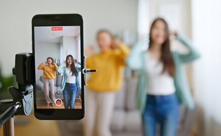 ¿Qué es el "deinfluencing" la nueva tendencia de TikTok que cuida tus ahorros?