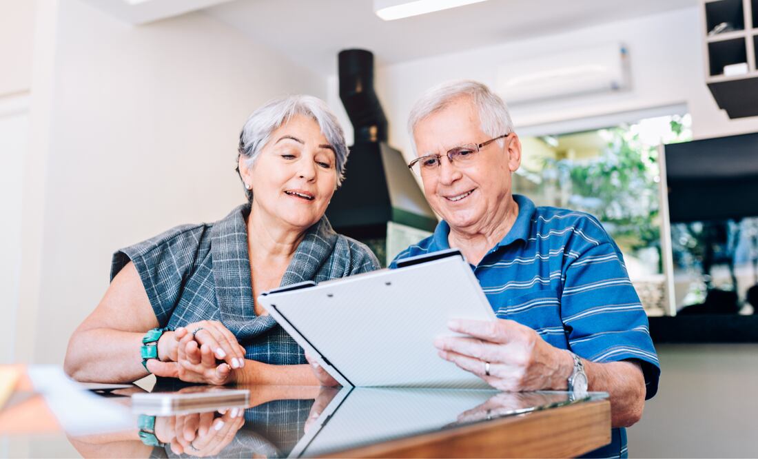 Pago de pensión IMSS e ISSSTE en mayo (Foto: Canva)