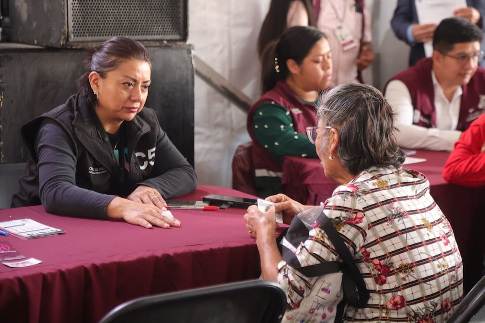 La Mesa de Atención contra el Despojo en el Zócalo (Foto: Cuartoscuro)