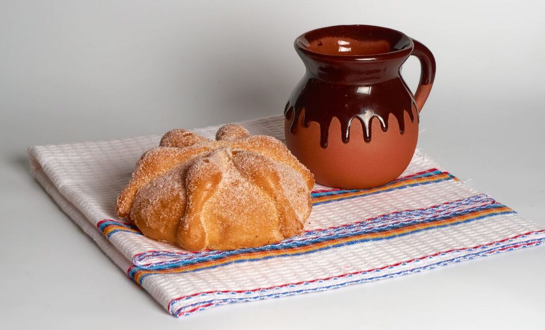 Taller de pan de muerto en CDMX. (Foto: DeDinero)