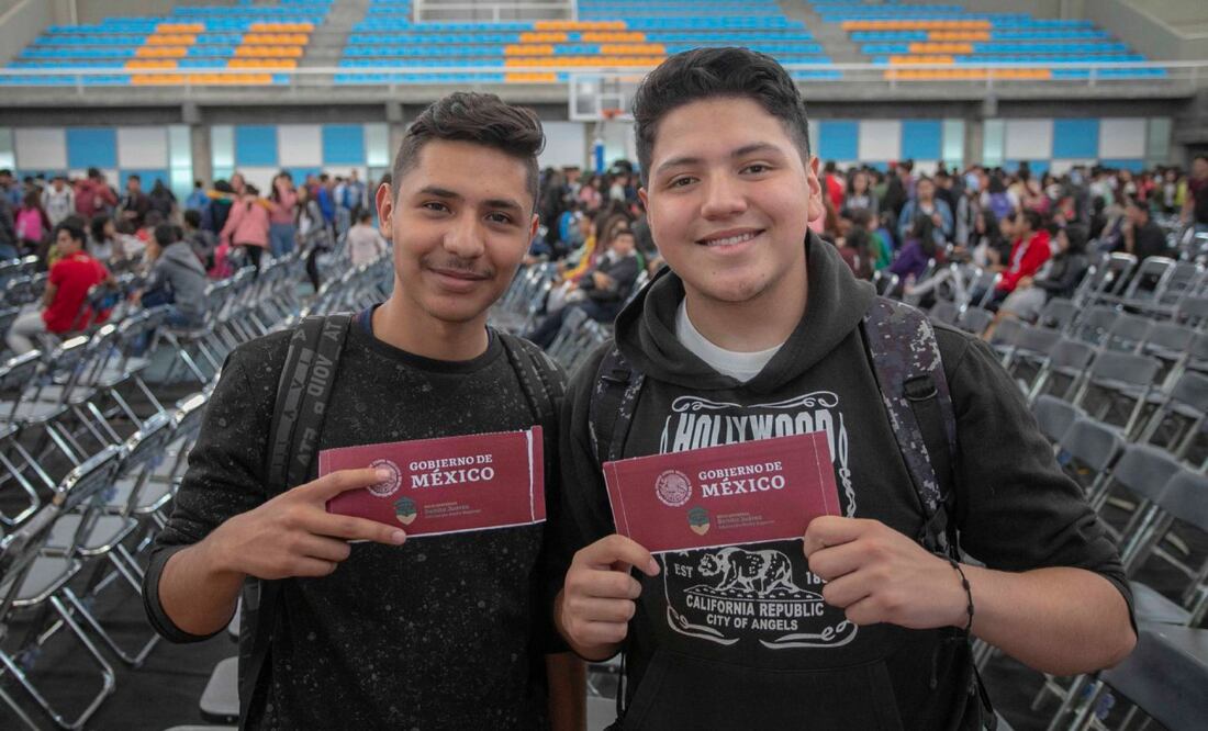 Estudiantes de educación media superior recibirán su depósito de mil 900 pesos como pago de la Beca Benito Juárez 2025 (Foto: Cuartoscuro)