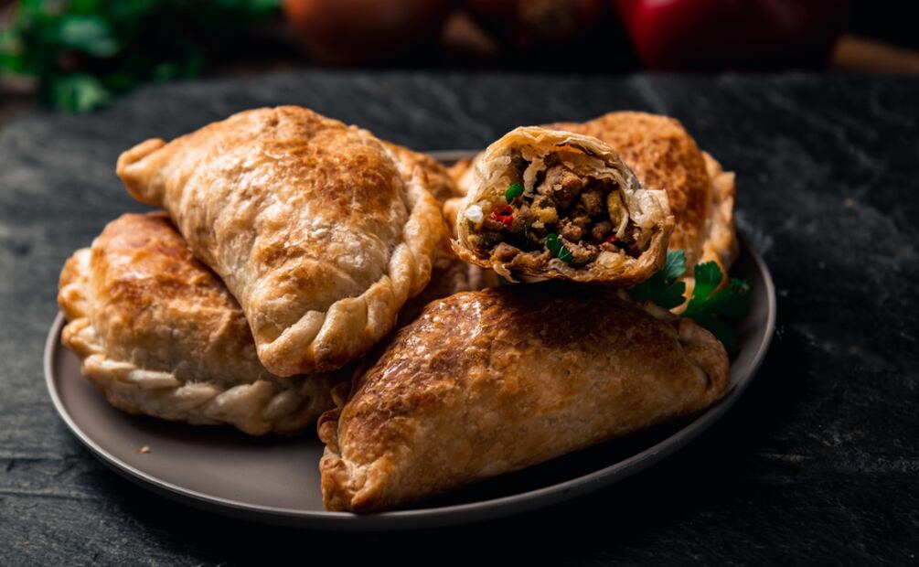 Las empanadas y el choripán son de los alimentos más consumidos por turistas y locales en Argentina. (Foto: DeDinero)