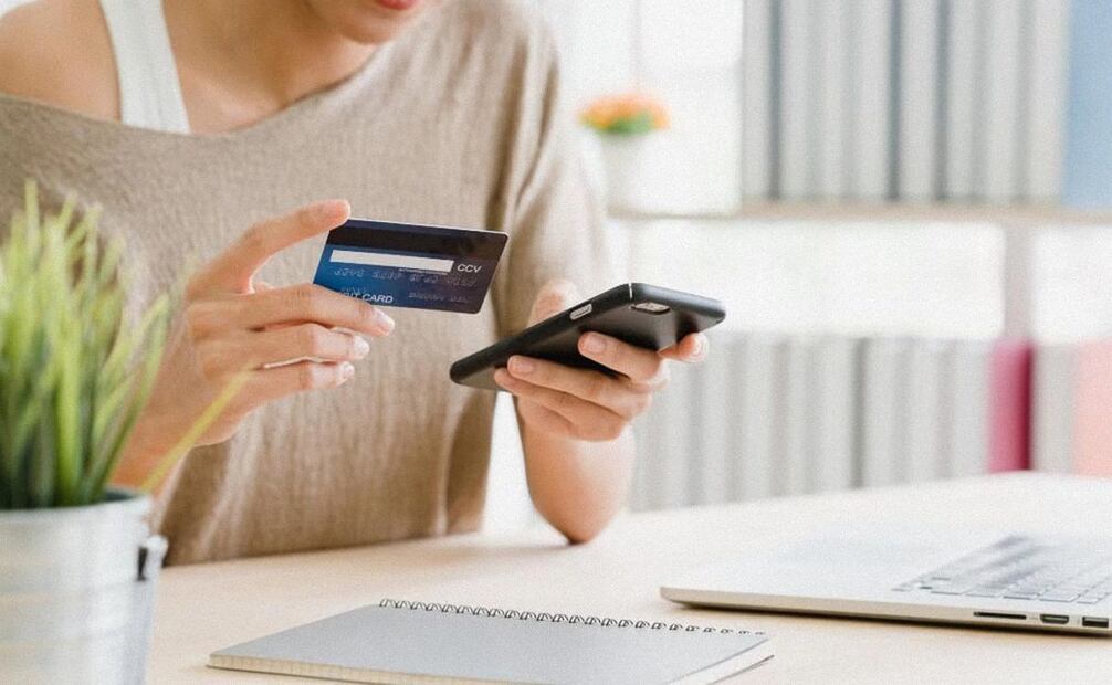 Los teléfonos inteligentes pueden sustituir a las sucursales bancarias para algunas personas. (Foto: Freepik)