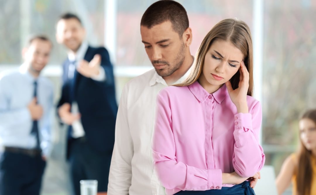 Conoce qué dice la LFT sobre las relaciones amorosas en el trabajo. (Foto: DeDinero)