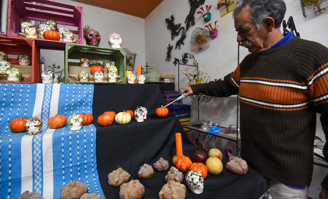 La Profeco invita a celebrar el Día de Muertos con ofrendas llenas de significado, pero también con consumo responsable y ahorro (Foto: Cuartoscuro)