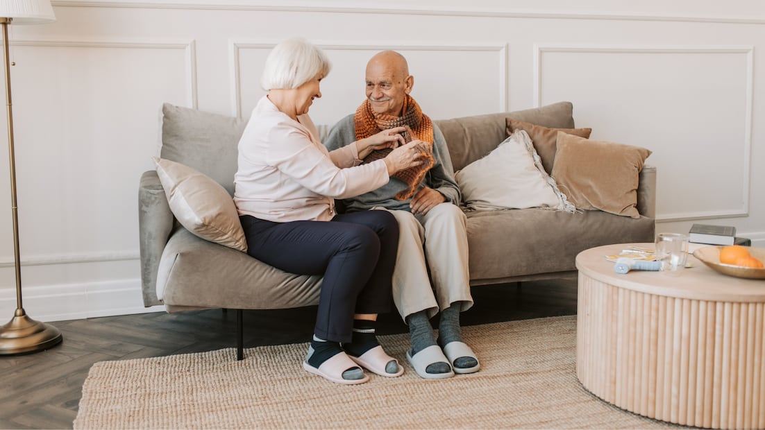 Aguinaldo del IMSS 2025: quién lo recibe, cuándo se deposita y qué dice la Ley sobre el pago a pensionados (Foto: Canva)