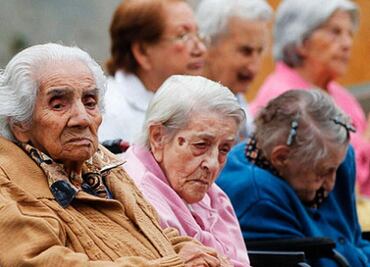 ¡Con la abuela sí! Condusef revela secreto para que ya no te falte dinero