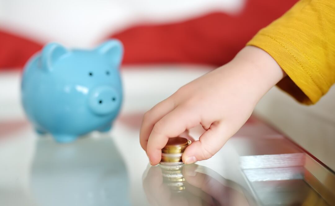 Orienta a tus hijos para que puedan ahorrar el dinero que les das. (Foto: DeDInero)