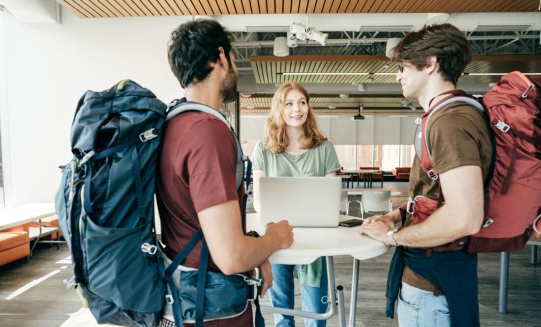 Conoce cómo puede ayudarte la Profeco si llegas a presentar algún inconveniente en el extranjero. (Foto: DeDinero).