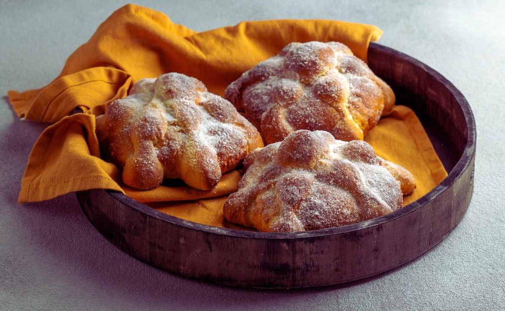 Taller de pan de muerto en CDMX. (Foto: DeDinero)