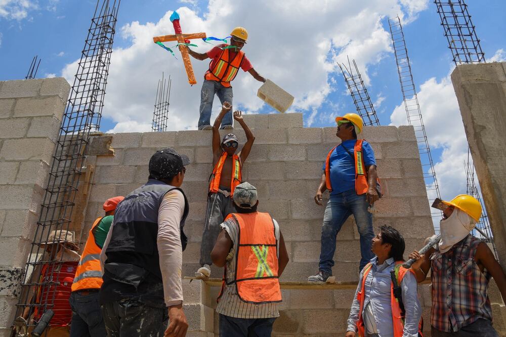 La aportación patronal al Infonavit es un derecho de todos los trabajadores formales, sin importar su salario (Foto: Cuartoscuro)