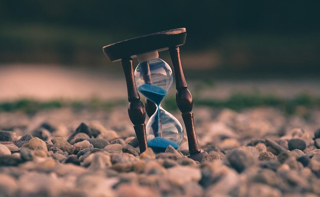 Elabora un presupuesto y destina un porcentaje mensual para el futuro. (Foto: Unsplash)